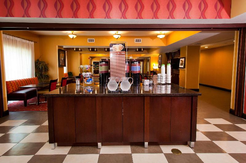 هتل Hampton Inn & Suites Sacramentocal Expo