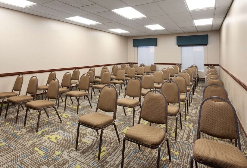 فندق Hampton Inn & Suites Scottsburg