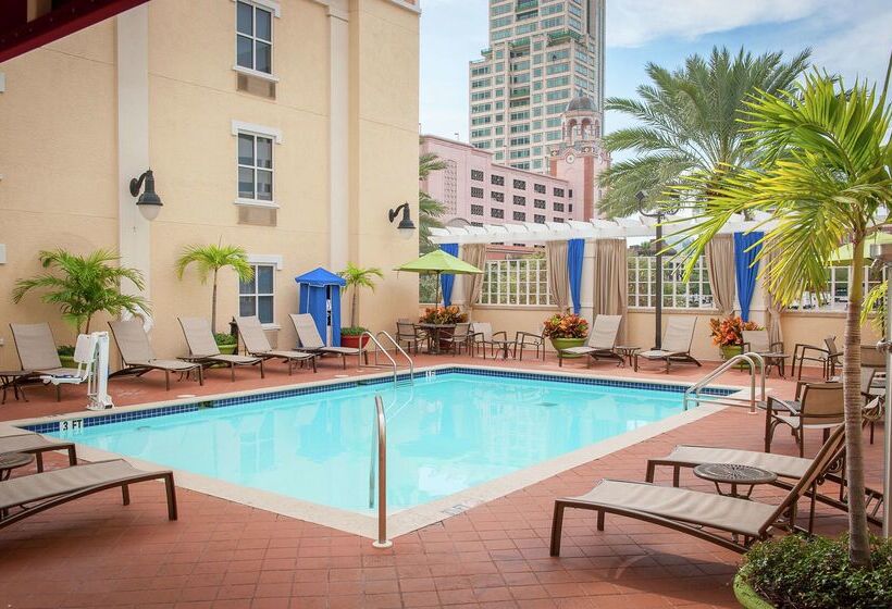 فندق Hampton Inn & Suites St. Petersburg/downtown