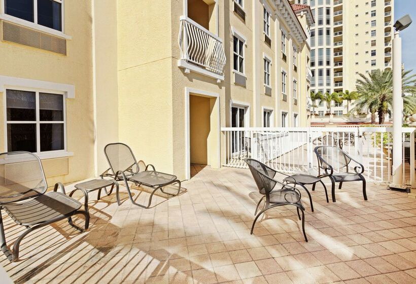 ホテル Hampton Inn & Suites St. Petersburg Downtown