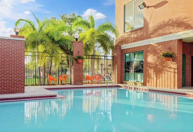 בית מלון כפרי Hampton Inn & Suites Tampa/ybor City/downtown