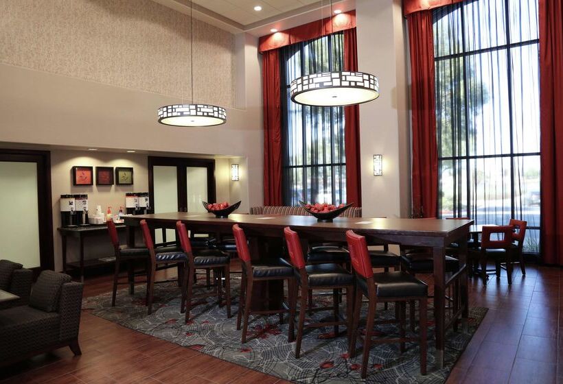 בית מלון כפרי Hampton Inn & Suites Temecula