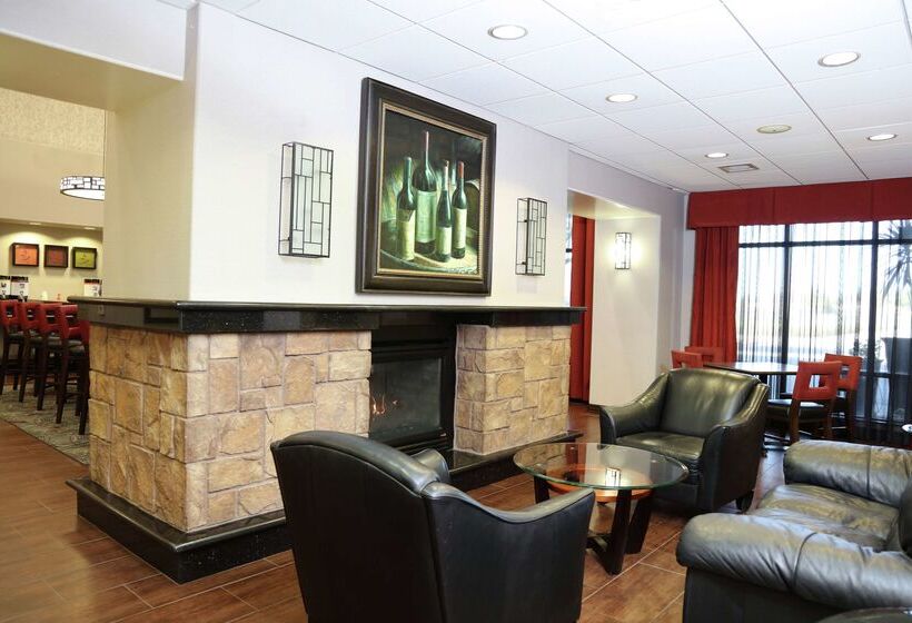 בית מלון כפרי Hampton Inn & Suites Temecula