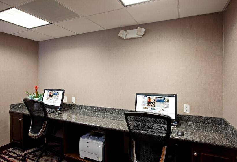 בית מלון כפרי Hampton Inn & Suites Temecula