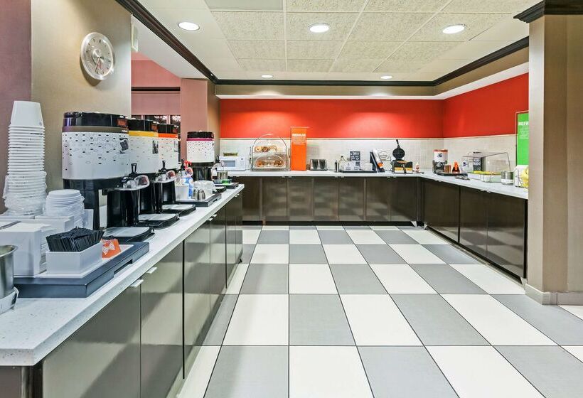 בית מלון כפרי Hampton Inn & Suites Tulsa Woodland Hills 71st Memorial