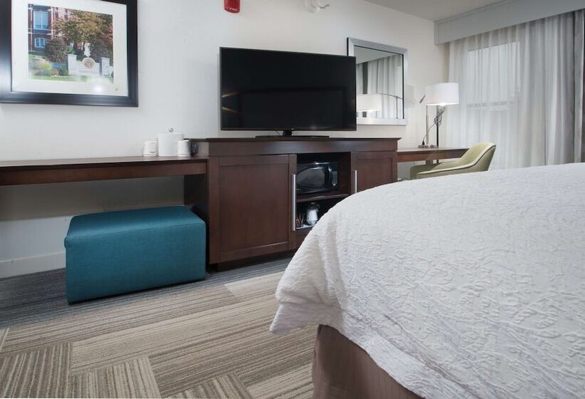 Отель Hampton Inn By Hilton Tiffin