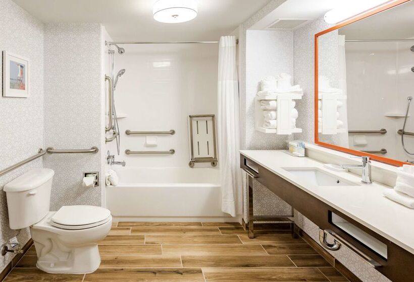 هتل Hampton Inn Wilmington Medical Park