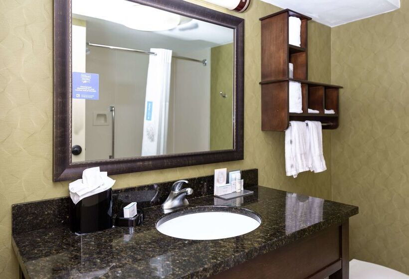 בית מלון כפרי Hampton Inn Winstonsalem Hanes Mall