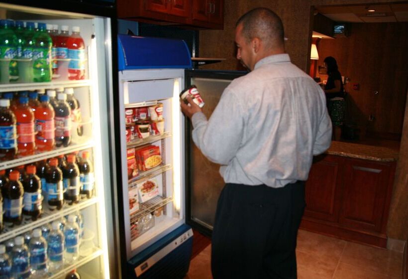 هتل Hampton Inn Woodbridge