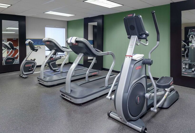 هتل Hampton Inn Woodbridge