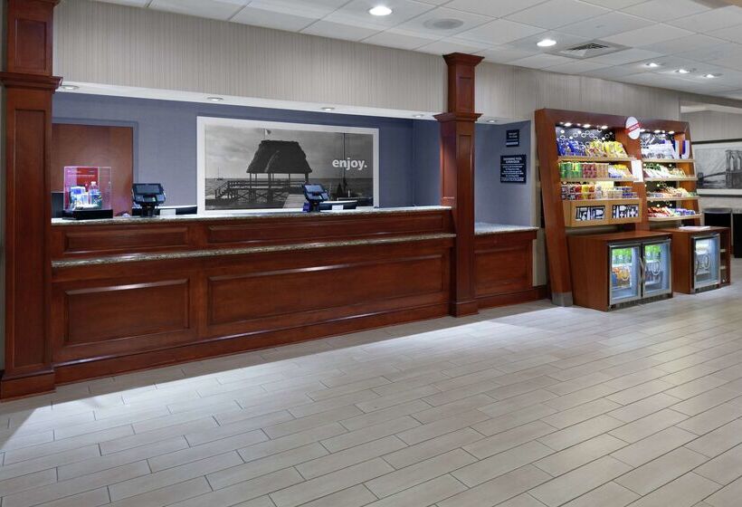 هتل Hampton Inn Woodbridge