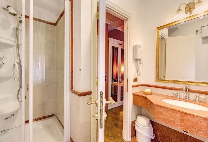 Fotos del hotel La Lumiere Di Piazza Di Spagna:  39