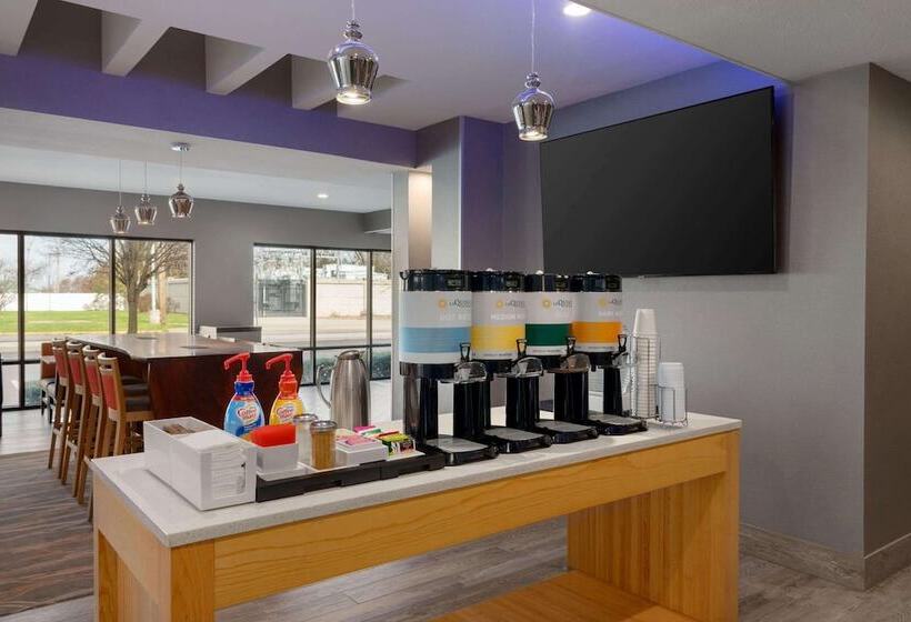 בית מלון כפרי La Quinta Inn & Suites By Wyndham St Louis Route 66
