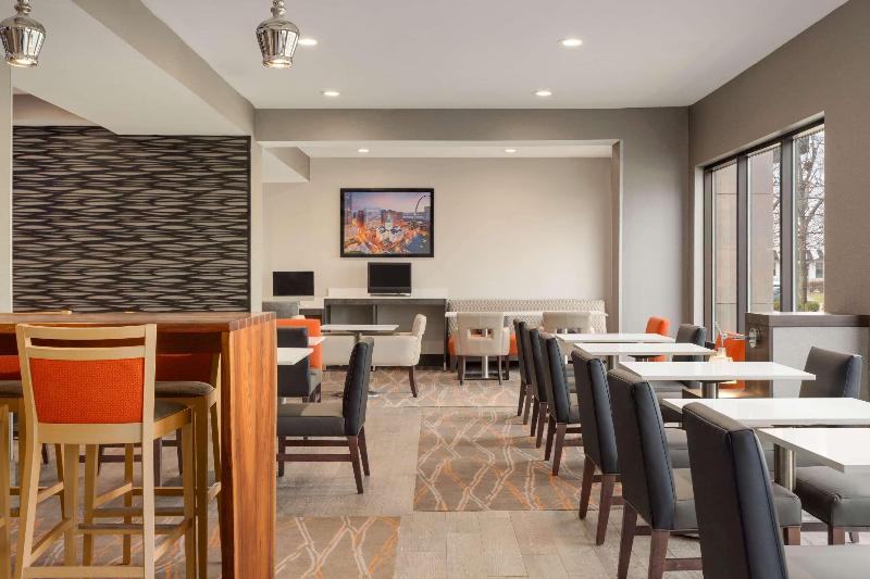 בית מלון כפרי La Quinta Inn & Suites By Wyndham St Louis Route 66