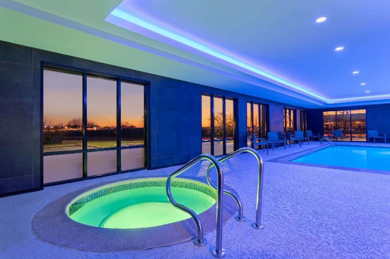 בית מלון כפרי La Quinta Inn & Suites By Wyndham St Louis Route 66