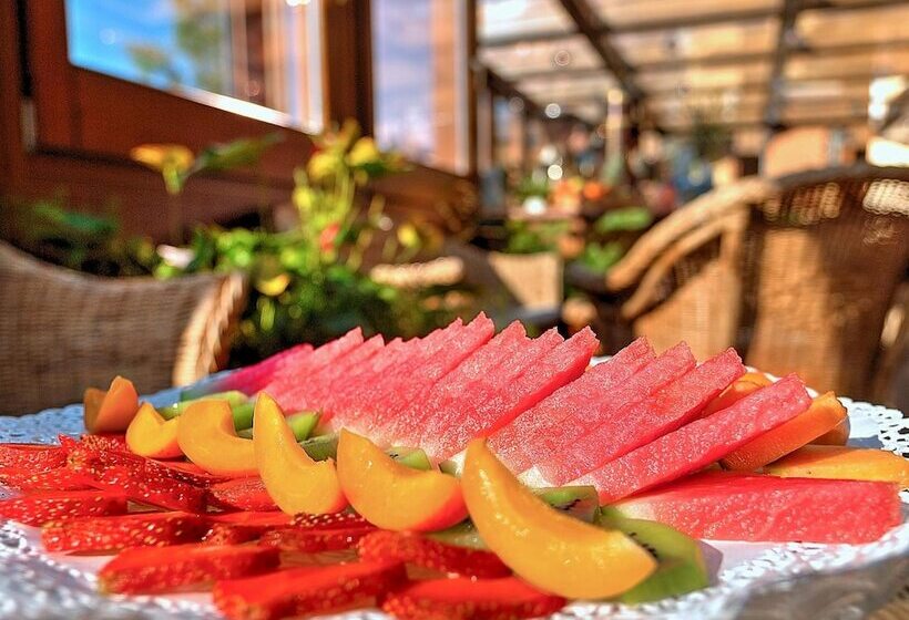 هتل Luna Wellness