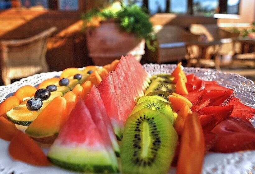 هتل Luna Wellness