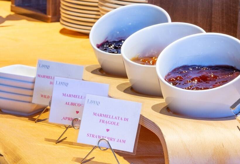 هتل Luna Wellness