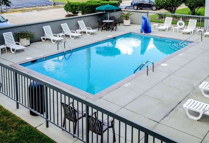 هتل Quality Inn Moss Point   Pascagoula