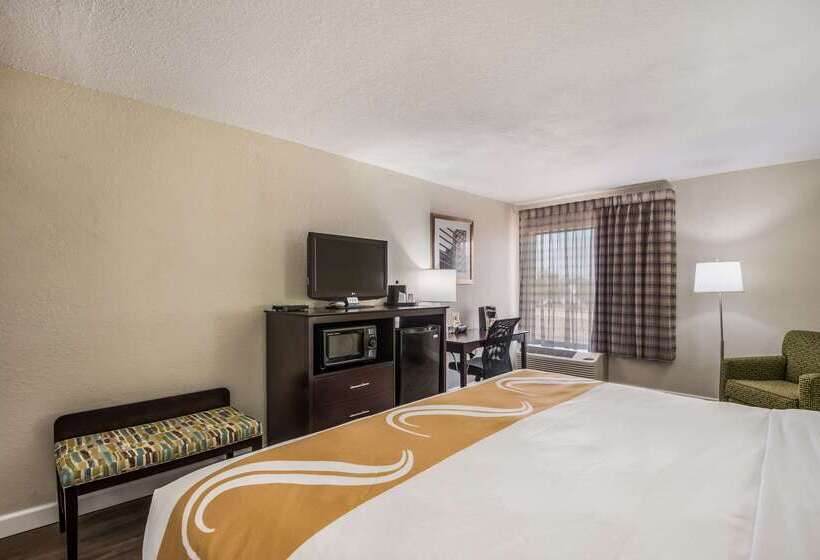 בית מלון כפרי Quality Inn & Suites Quincy  Downtown