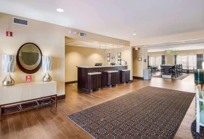 בית מלון כפרי Quality Inn & Suites Quincy  Downtown