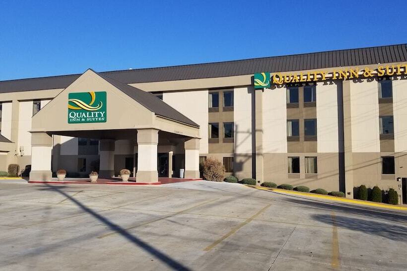 בית מלון כפרי Quality Inn & Suites Quincy  Downtown