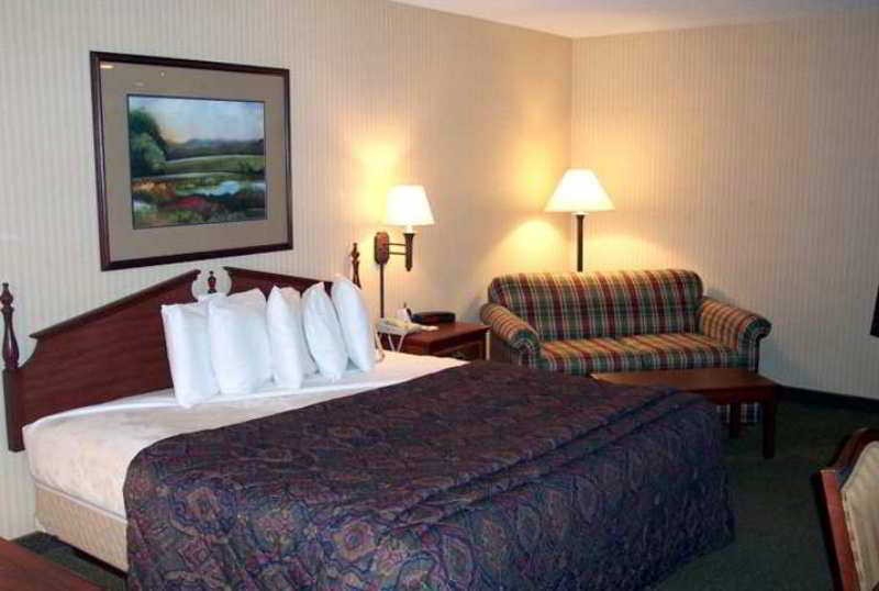 בית מלון כפרי Quality Inn & Suites Quincy  Downtown