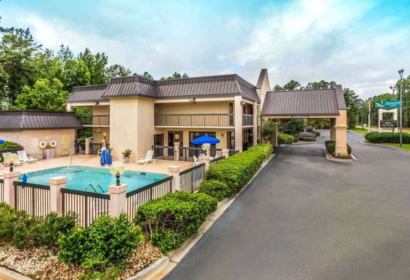 בית מלון כפרי Quality Inn Walterboro