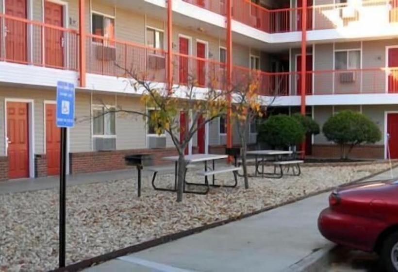 فندق Stay Inn & Suites   Stockbridge