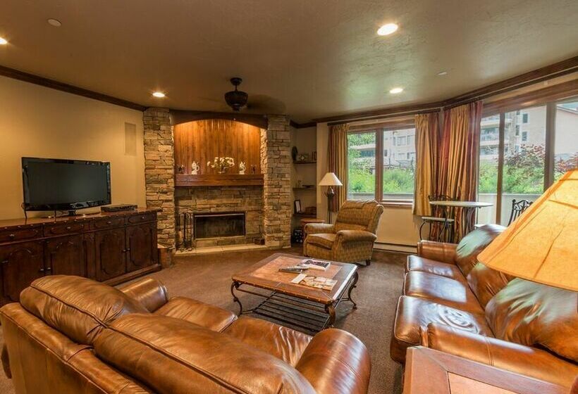 فندق Strawberry Park