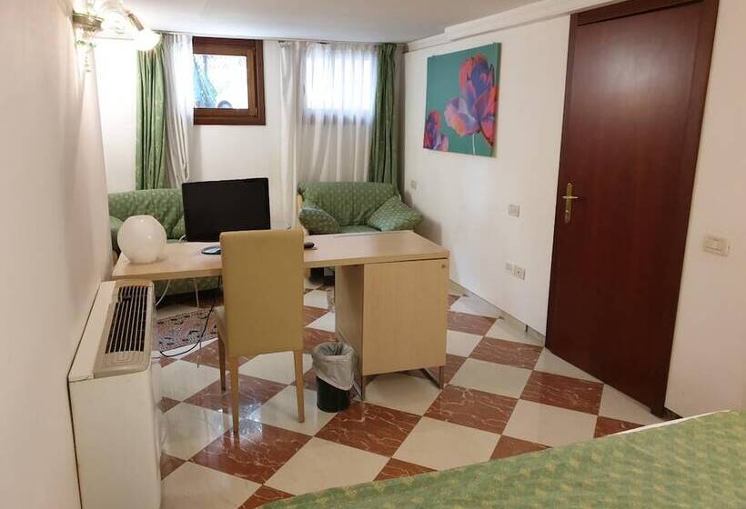 هتل Villa Cipro