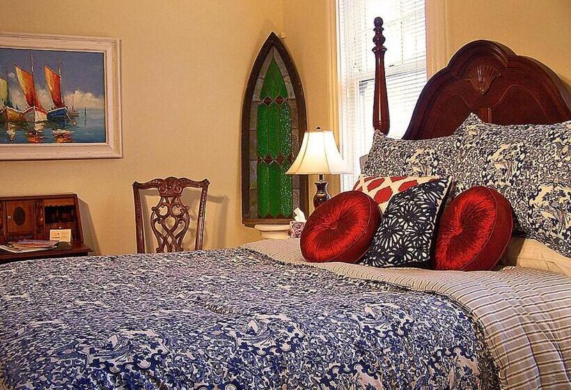 Lyndon House Bed & Breakfast
