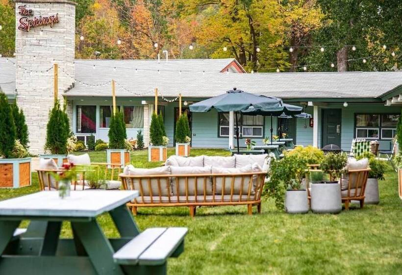 The Springs Motel