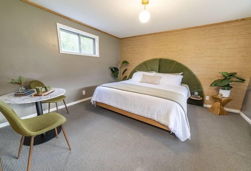 The Springs Motel