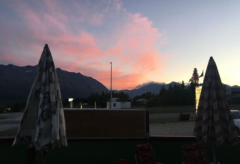 هاستل Kluane Park Inn