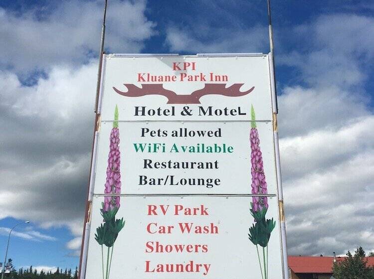 هاستل Kluane Park Inn