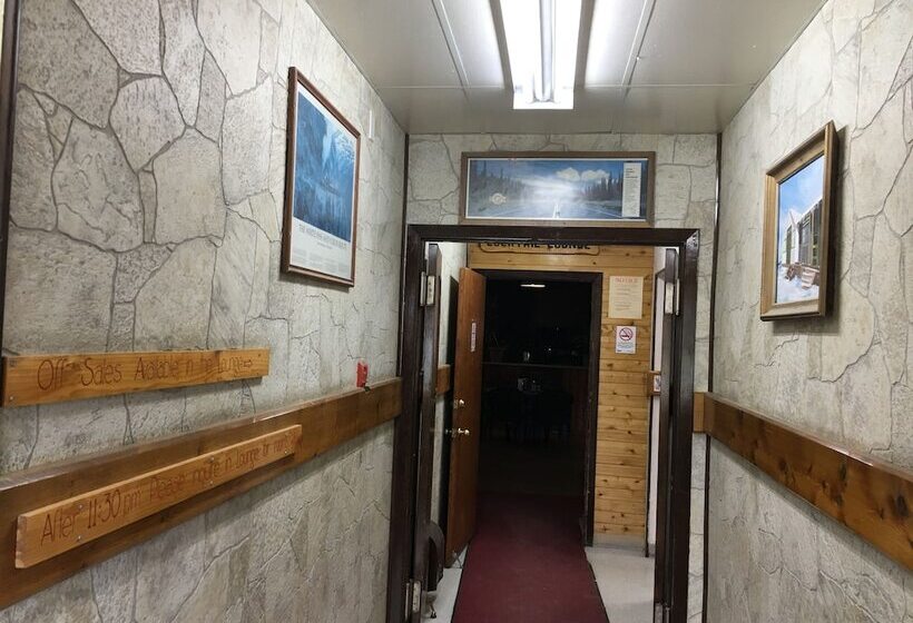 هاستل Kluane Park Inn