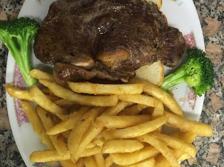 هاستل Kluane Park Inn
