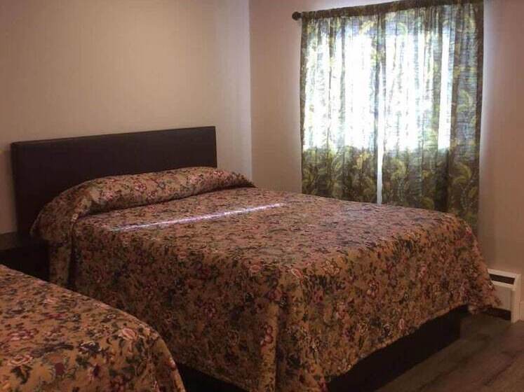 هاستل Kluane Park Inn