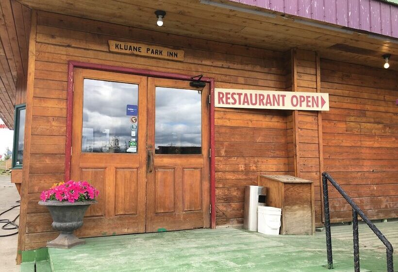 هاستل Kluane Park Inn