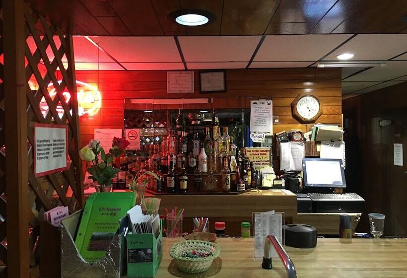 هاستل Kluane Park Inn