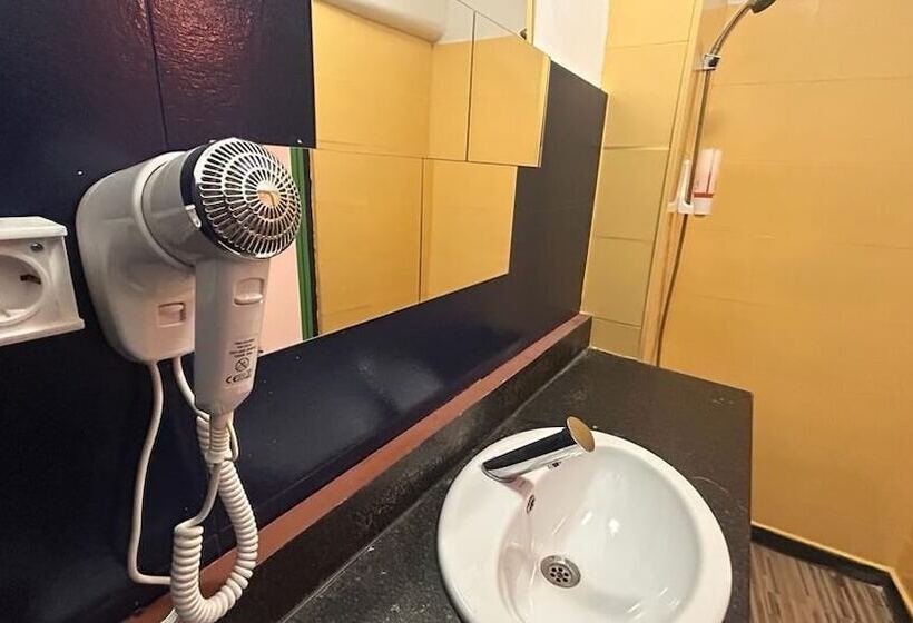 هاستل Central Accommodation Budget By Hr