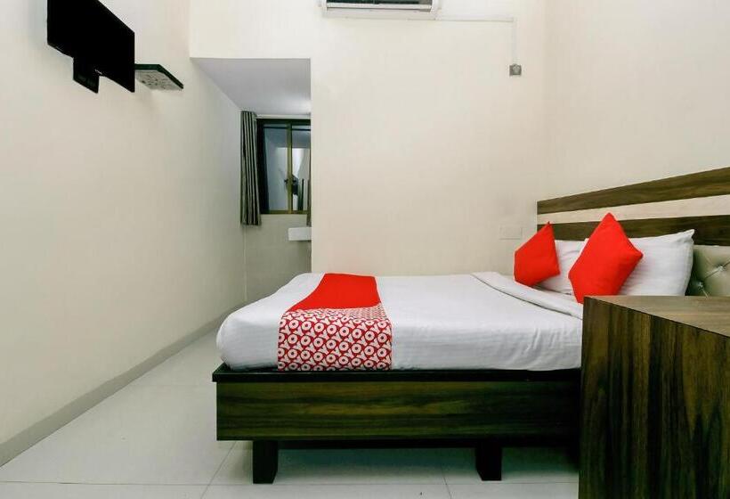 فندق Oyo 23656 Parimeet