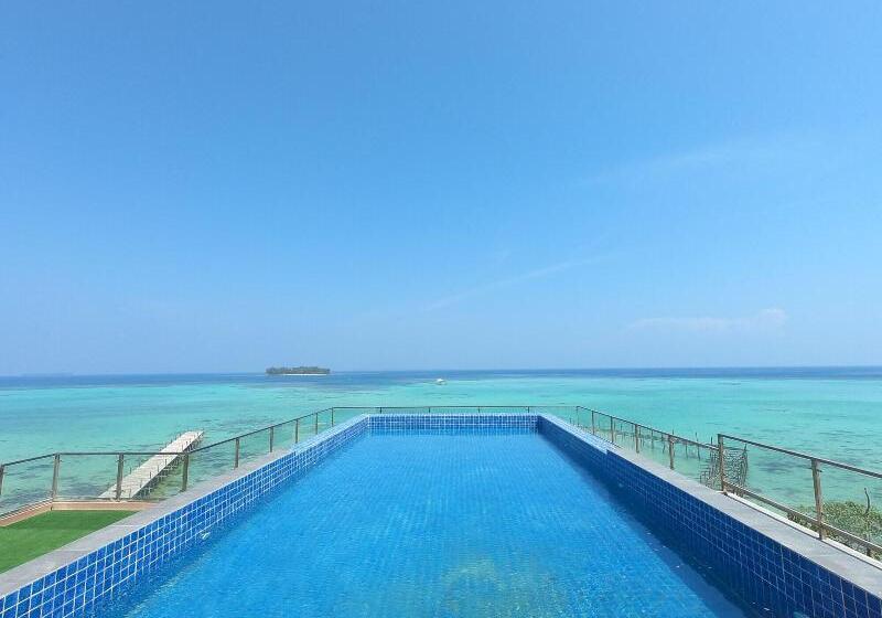 فندق Royal Ocean Resort Karimunjawa
