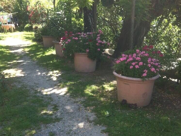 فندق ريفى Cascina Zenevrea