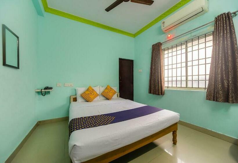 هتل Spot On 75475 Cn Guest House