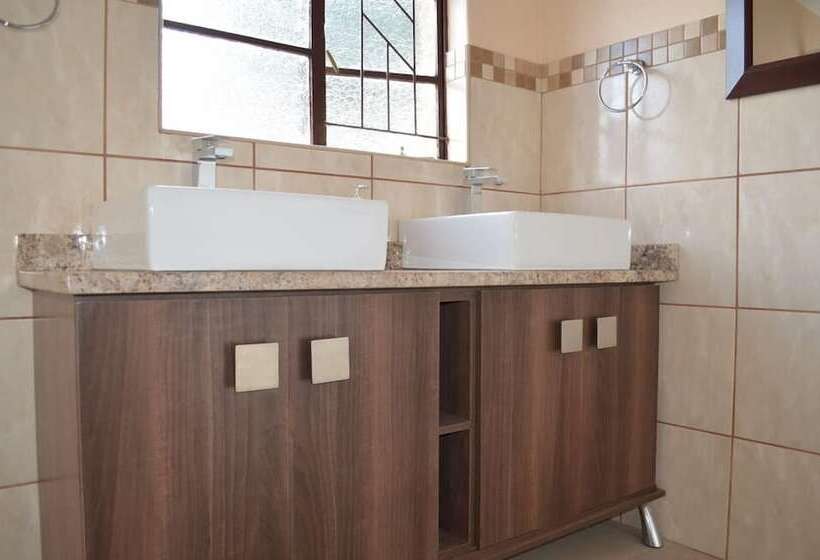 بنسيون Rochilla Guest House