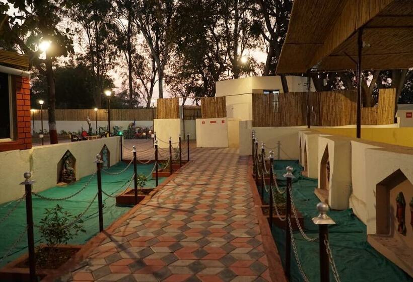 Курорт Neel Kanth Motels &
