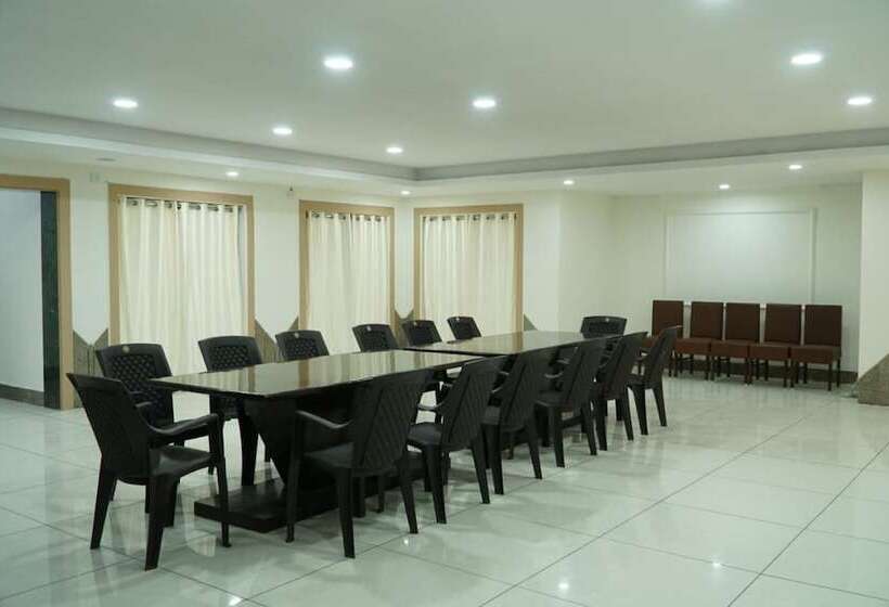 Курорт Neel Kanth Motels &