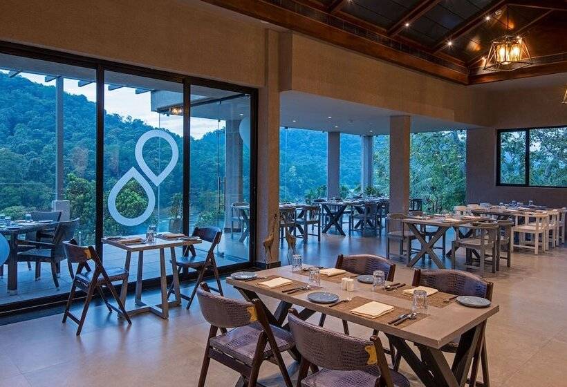 Курорт Niraamaya Retreats Samroha Athirappilly